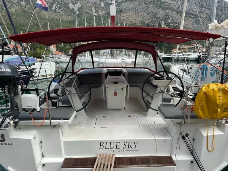 Sailboat for rent Komolac at the best price