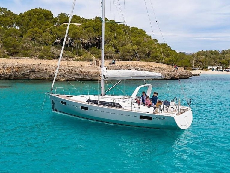 Sailboat rental with or without captain Bénéteau Alimos