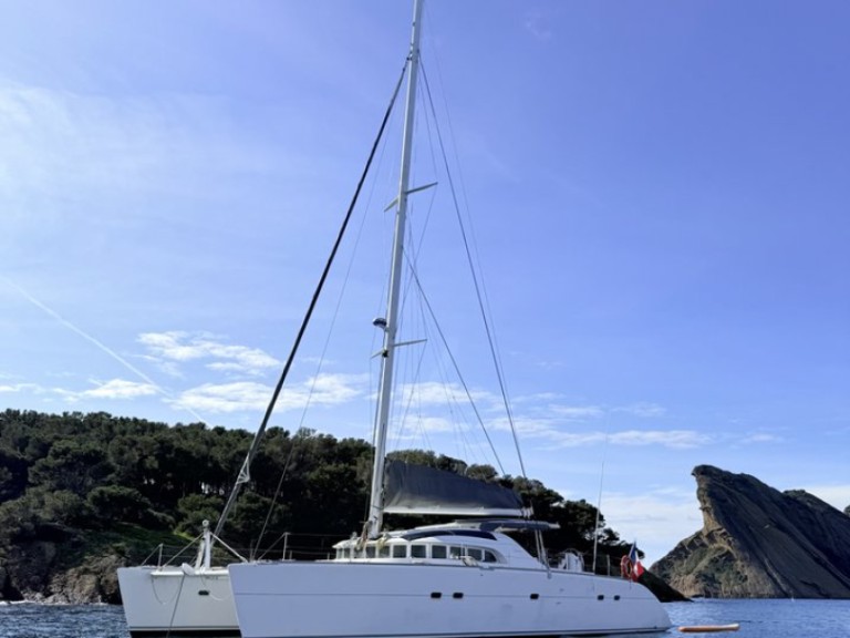 Yacht charter Martinique cheap Lagoon 570