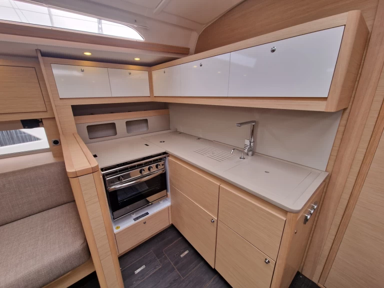 Rent a Dufour Dufour 470 Port-Camargue