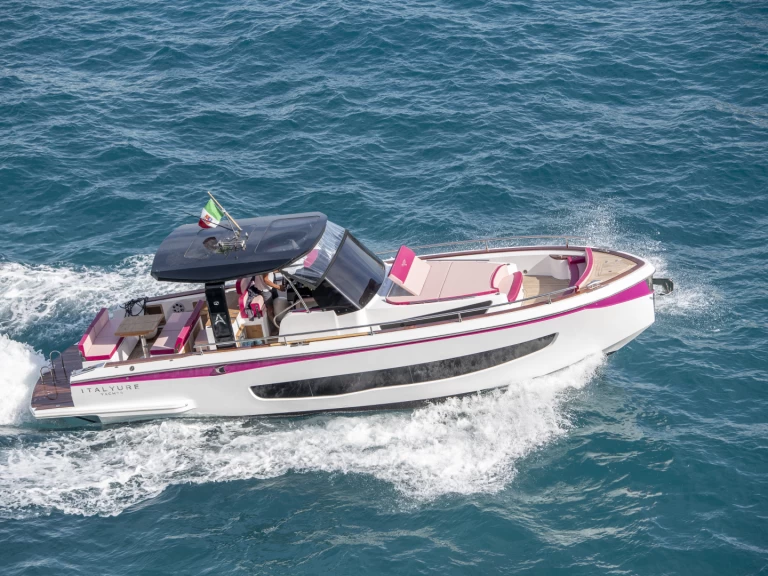 Motorboat for rent Positano at the best price