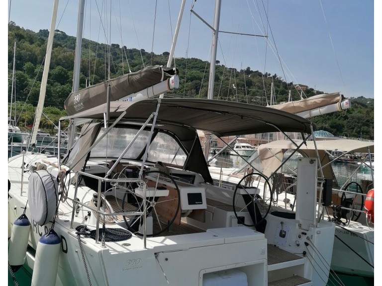 Dufour Dufour 390 Grand Large in Capo d'Orlando on SamBoat
