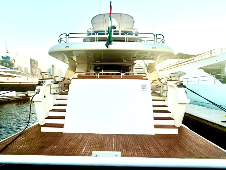 Boat rental Benetti Benetti 115 in Dubai Marina on Samboat