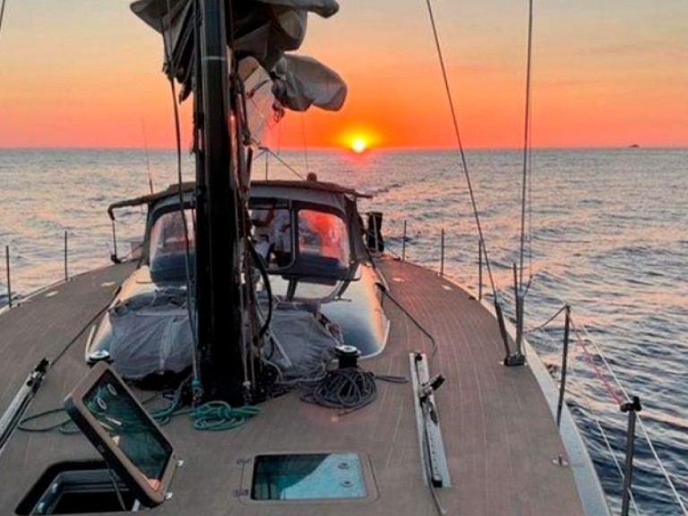 Bareboat Rental Sailboat Maxi with a boat licence