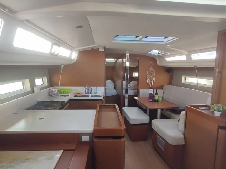 Rent a Jeanneau Sun Odyssey 440 Split
