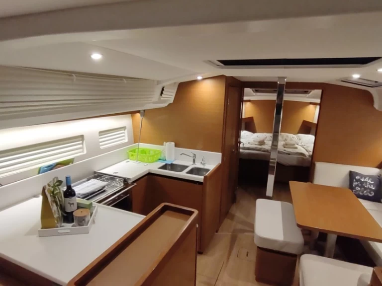 Yacht charter Split cheap Sun Odyssey 440