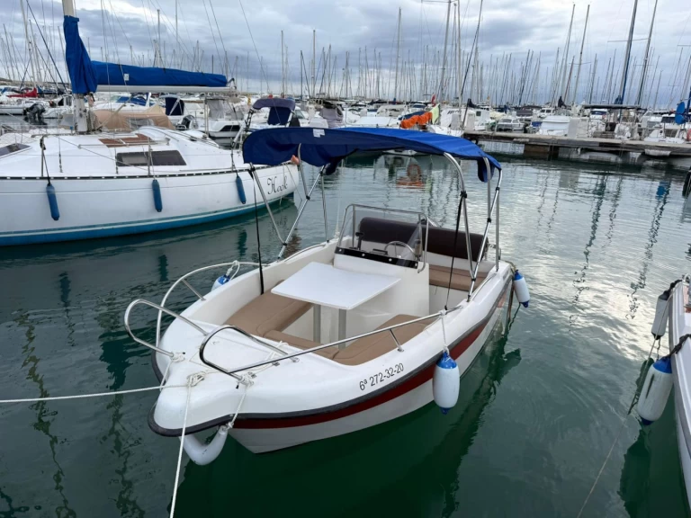 Boat rental Mareti 45O open in Roda de Barà on Samboat