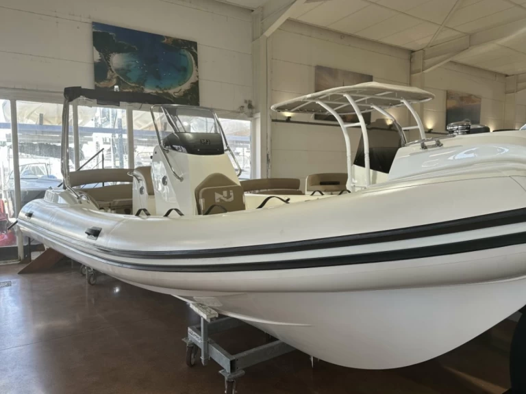 Bareboat Rental Motorboat Nuova Jolly with a boat licence