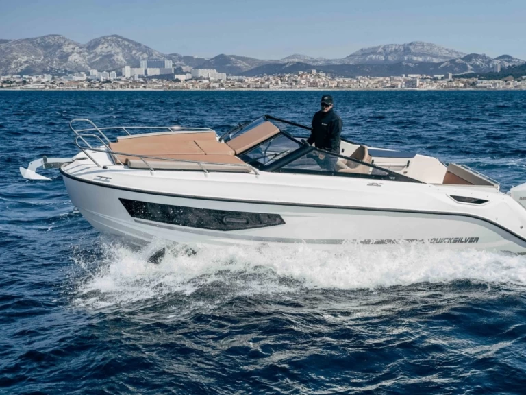 Motorboat rental in Marseille - Quicksilver Activ 755 Cruiser