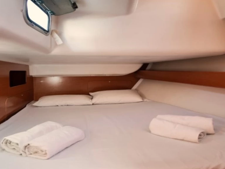 Yacht charter Piraeus cheap Cyclades 43.4