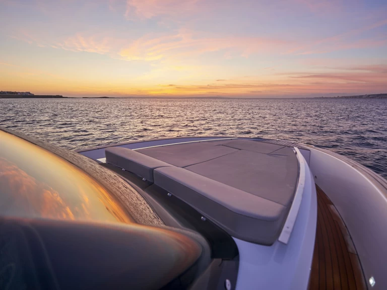 Boat rental Astondoa 377 Coupe in Lagos on Samboat