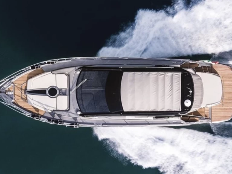 Rent a Cranchi Cranchi M44 HT Beaulieu-sur-Mer