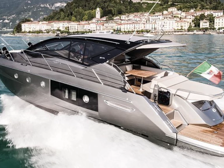 Luxury Yacht rental in Beaulieu-sur-Mer - Cranchi Cranchi M44 HT