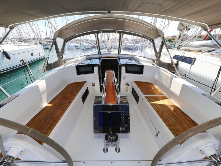 Bareboat Rental Sailboat Hanse with a boat licence