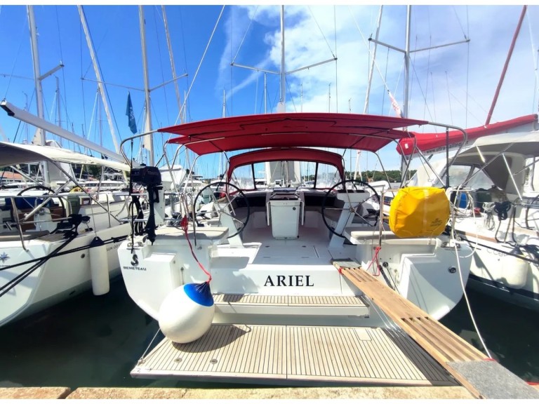 Bareboat Rental Sailboat Bénéteau with a boat licence