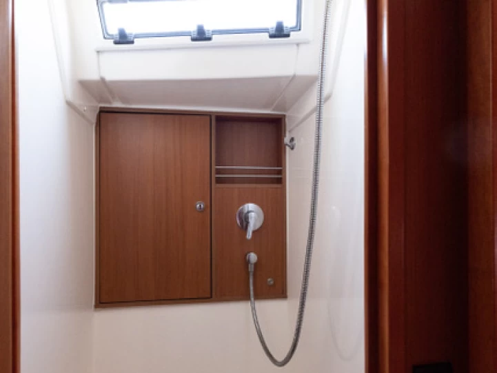 Yacht charter La Spezia cheap Bavaria 45