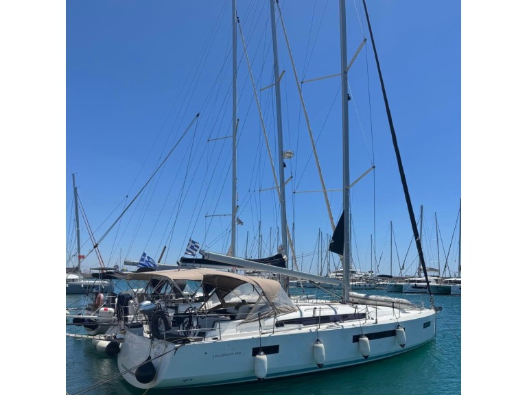 Sailboat for rent Alimos at the best price