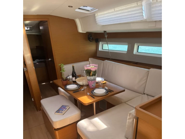 Jeanneau Sun Odyssey 490 in Alimos on SamBoat