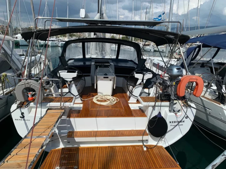 Bareboat Rental Sailboat Bénéteau with a boat licence