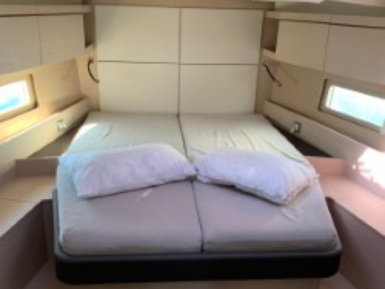 Sailboat for rent Alimos at the best price