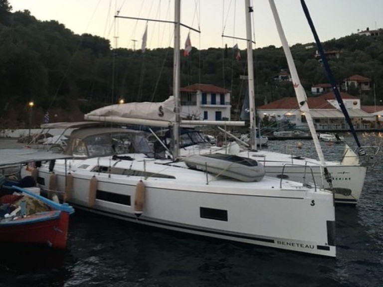 Rent a Bénéteau Oceanis 46.1 Pálairos