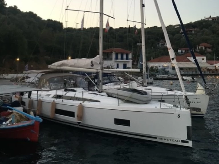 Rent a Bénéteau Oceanis 46.1 Pálairos