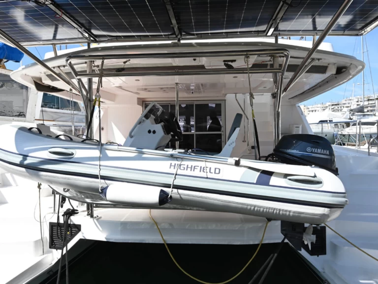 Bareboat Rental Catamaran Leopard Catamarans / Robertson & Caine with a boat licence