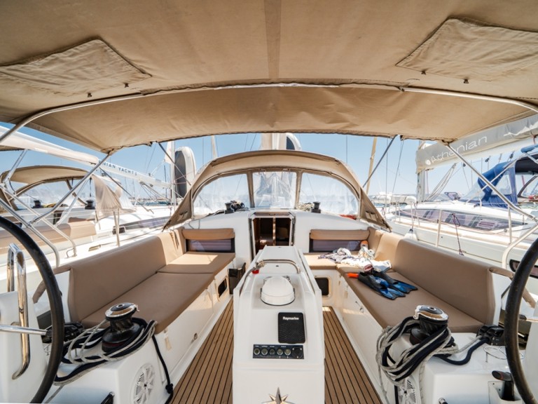 Sailboat rental with or without captain Jeanneau Lávrio