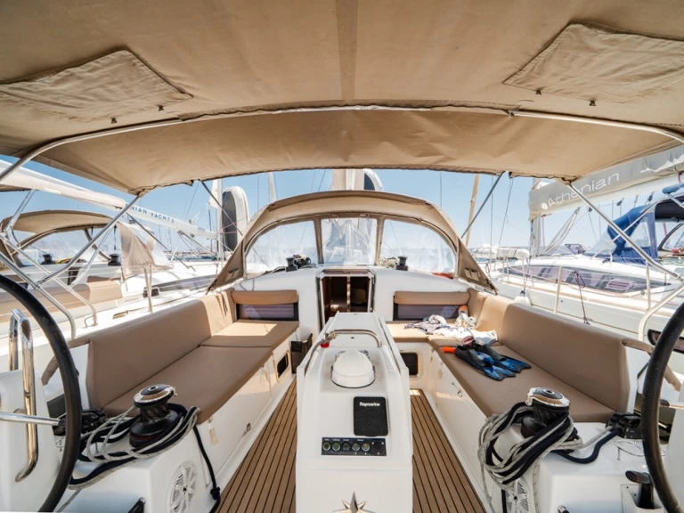 Sailboat rental with or without captain Jeanneau Lávrio