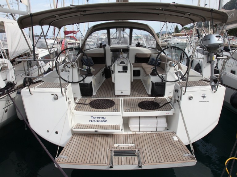 Jeanneau Sun Odyssey 440 in Benitses on SamBoat