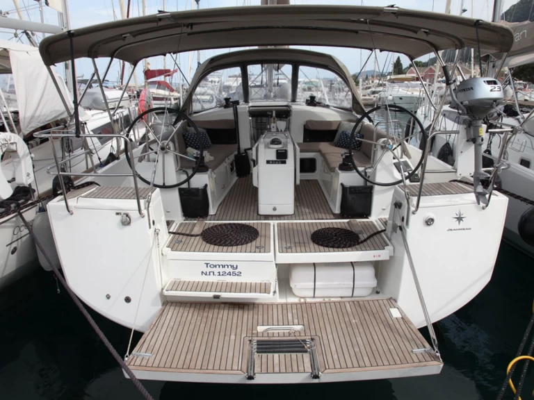 Jeanneau Sun Odyssey 440 in Benitses on SamBoat