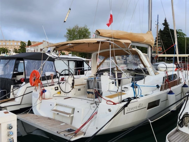 Bénéteau Oceanis 41.1 charter bareboat or captained in  Pula