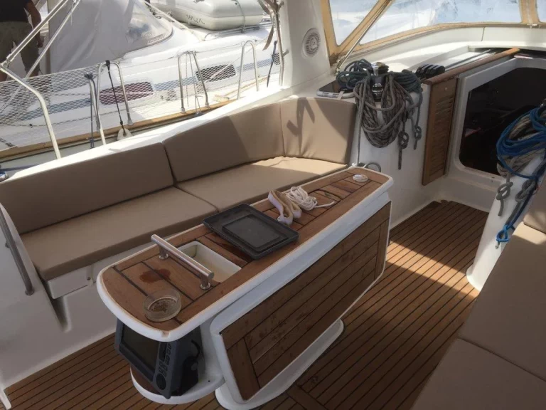 Sailboat for rent Eleusis at the best price