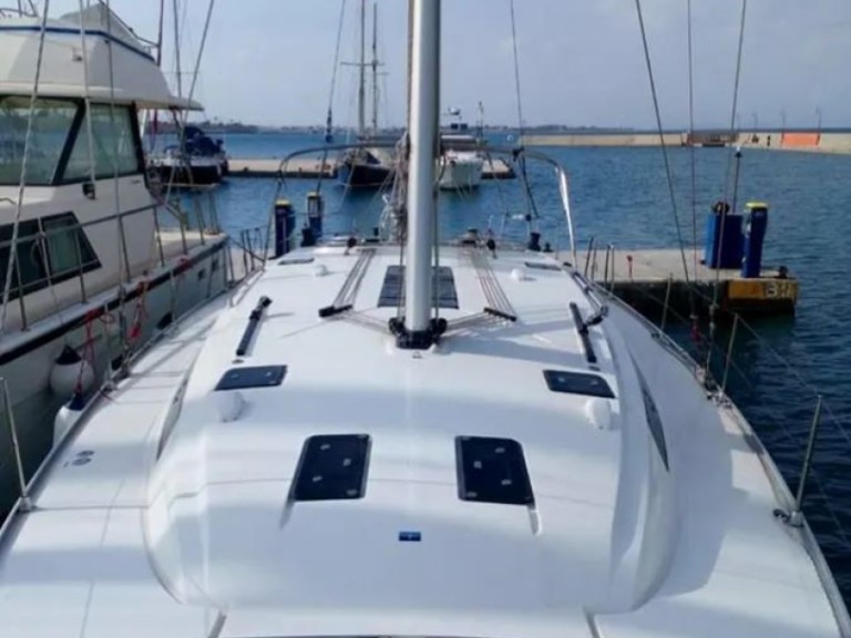 Sailboat for rent Salamina at the best price