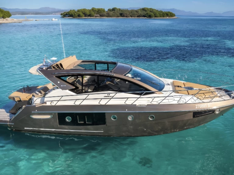 Luxury Yacht rental in Split - Cranchi Cranchi M44 HT