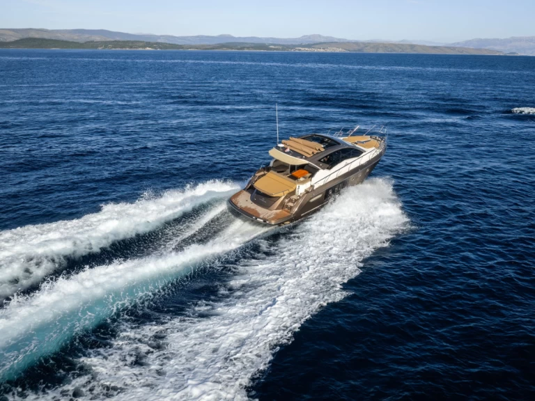 Boat rental Cranchi Cranchi M44 HT in Split on Samboat