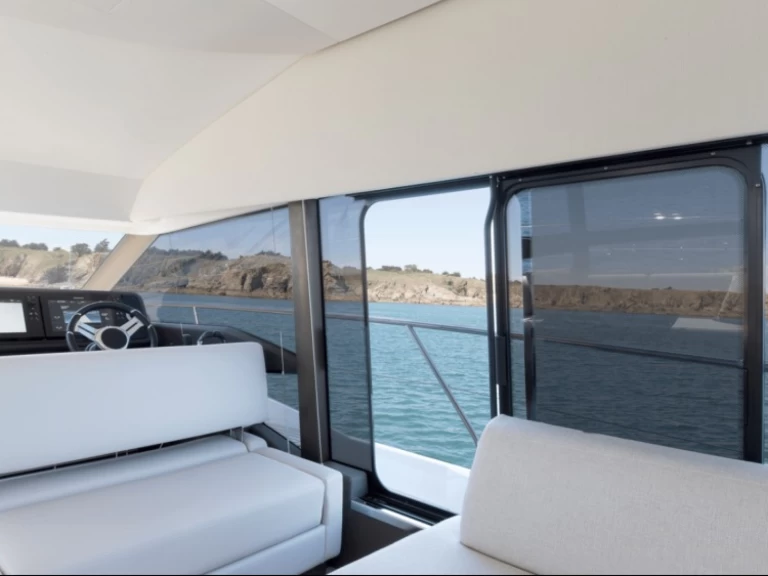 Jeanneau Prestige 520 Flybridge - 3 + 1 cab. in Split on SamBoat