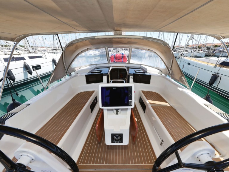 Hanse Hanse 388 in Biograd na Moru on SamBoat