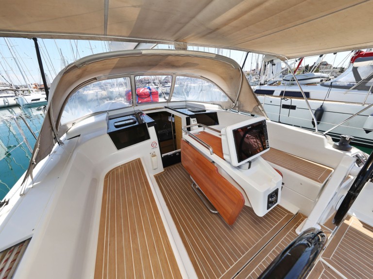 Rent a Hanse Hanse 388 Biograd na Moru