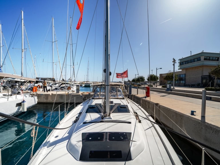 Dufour Dufour 390 GL in Rhodes (City) on SamBoat