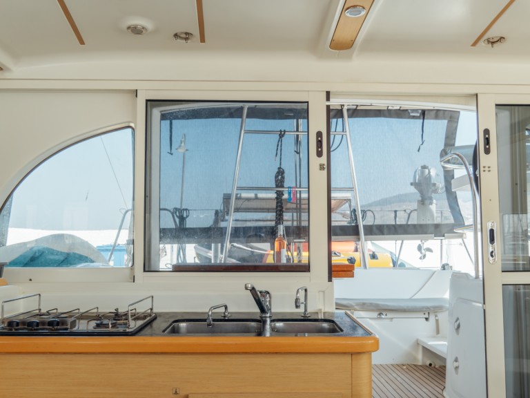 Lagoon Lagoon 380 S2 in Kos on SamBoat