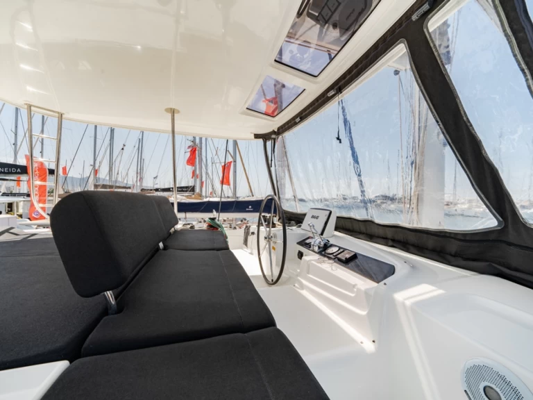 Boat rental Lagoon Lagoon 46 in Alimos on Samboat