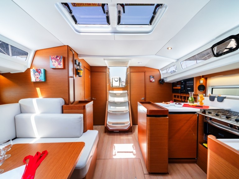 Sailboat rental with or without captain Jeanneau Lávrio