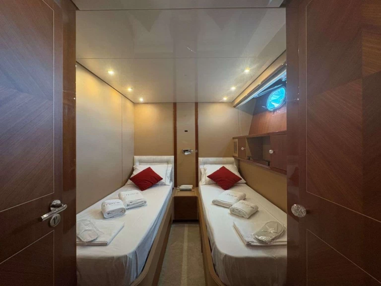 Boat rental Sanlorenzo San Lorenzo SL 82 in Alimos on Samboat