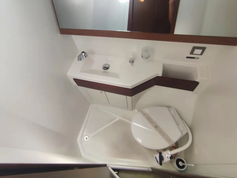 Yacht charter Pomer cheap Oceanis 46.1