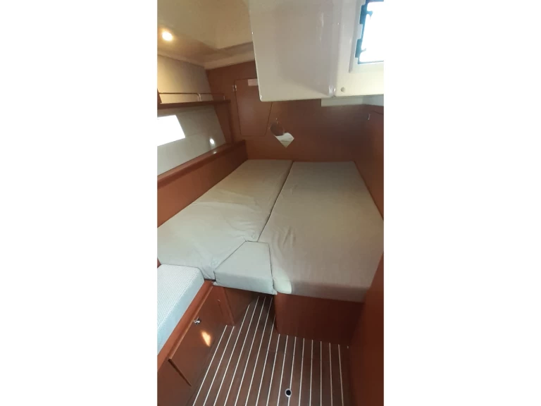 Bareboat Rental Sailboat Bavaria with a boat licence