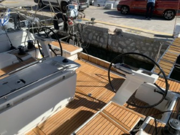 Boat rental Bénéteau Oceanis 46.1 in Alimos on Samboat
