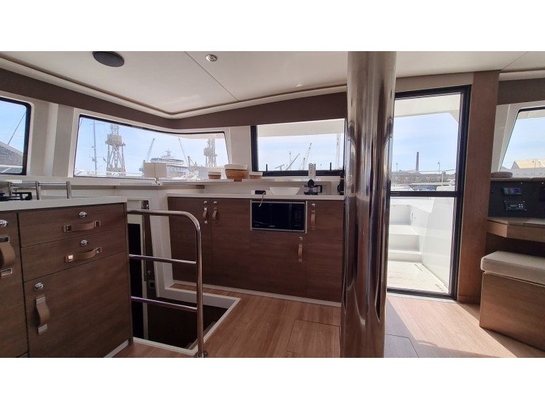 Yacht charter Palermo cheap Bali 4.6