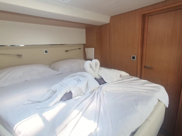 Catamaran for rent Lávrio at the best price