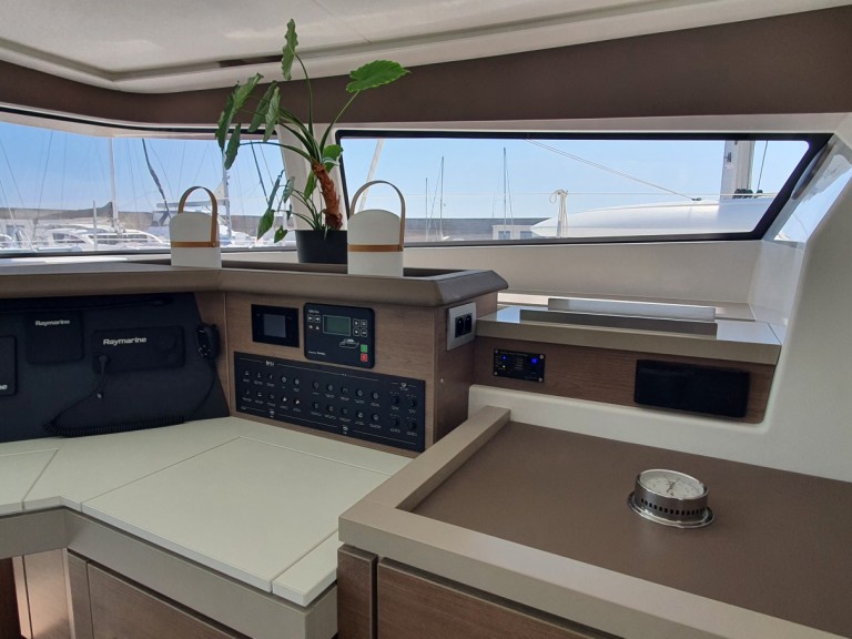 Yacht charter Sitges cheap Bali 5.4